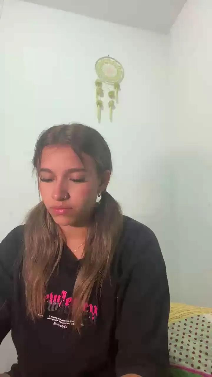 Offline Liahot69 on Cam4