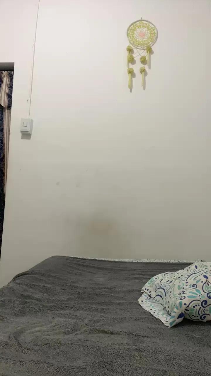 Offline Liahot69 on Cam4