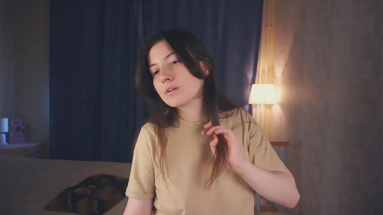 Offline LinnBattersby on Cam4