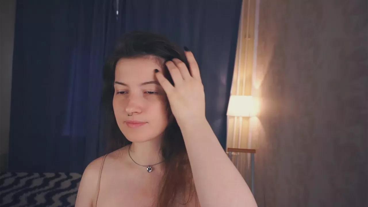 Offline LinnBattersby on Cam4