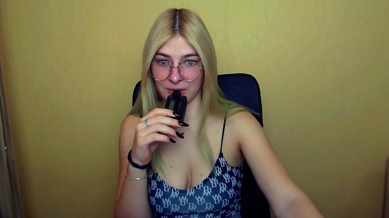 Offline Luna_Lush_ on Cam4