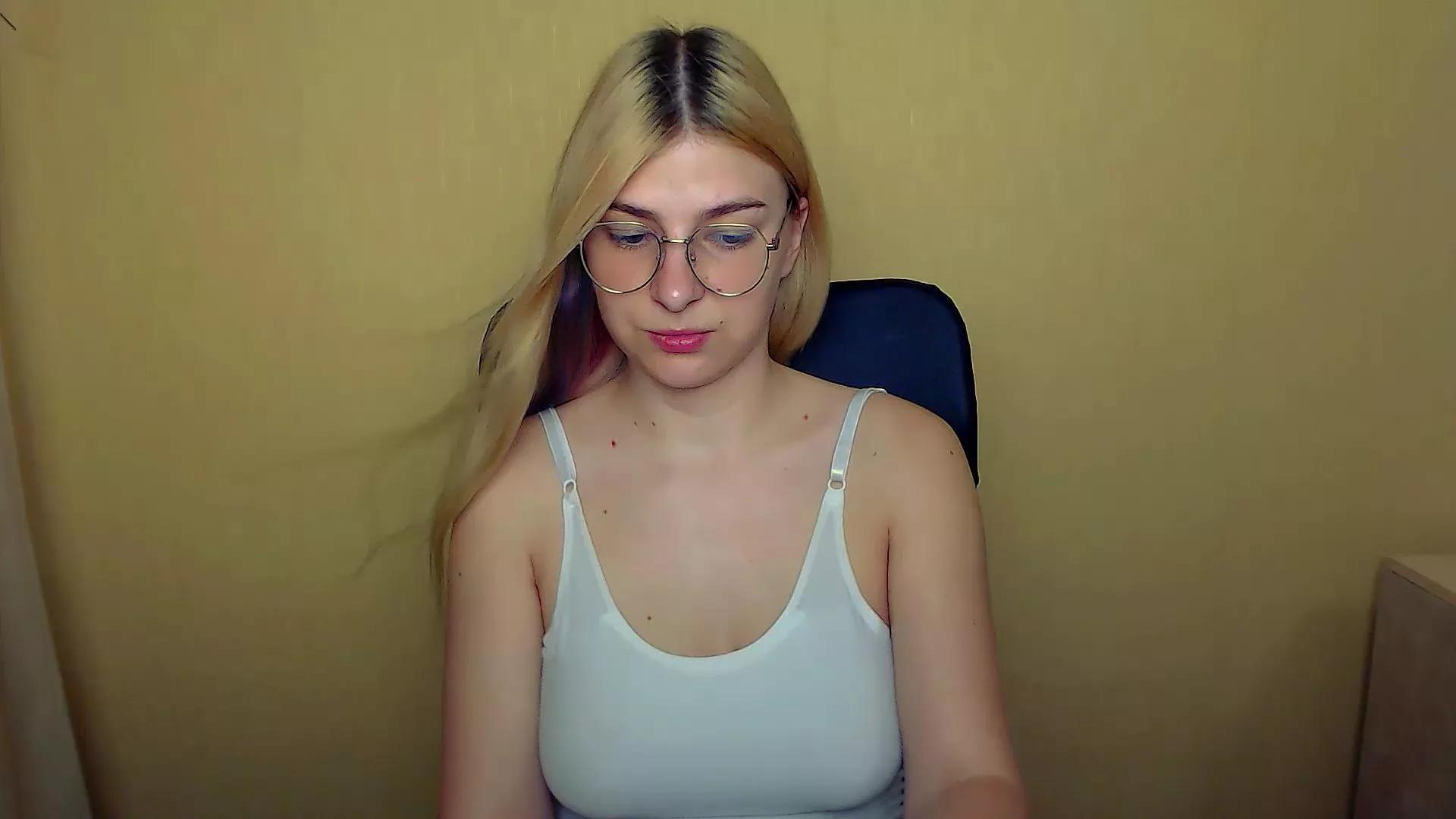 Offline Luna_Lush_ on Cam4