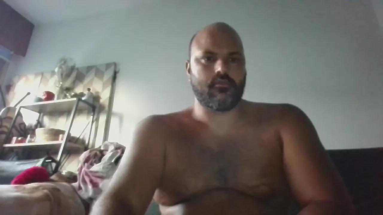 Offline man_20c on Cam4