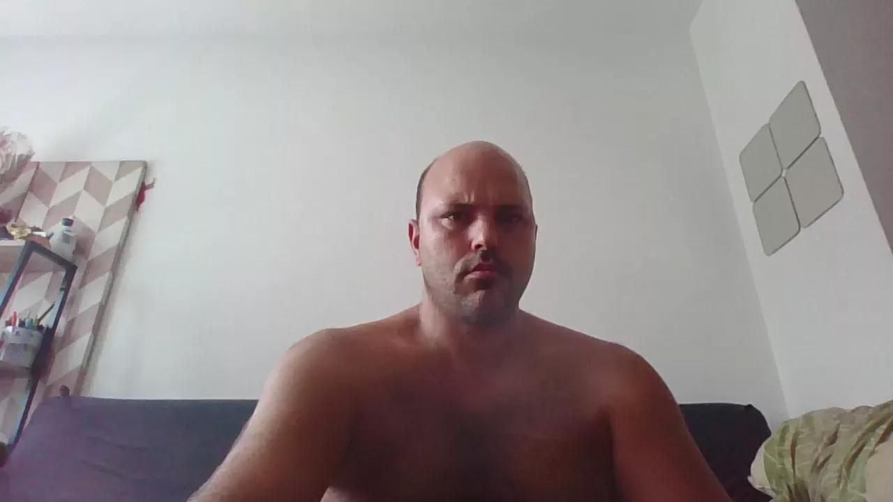 Offline man_20c on Cam4