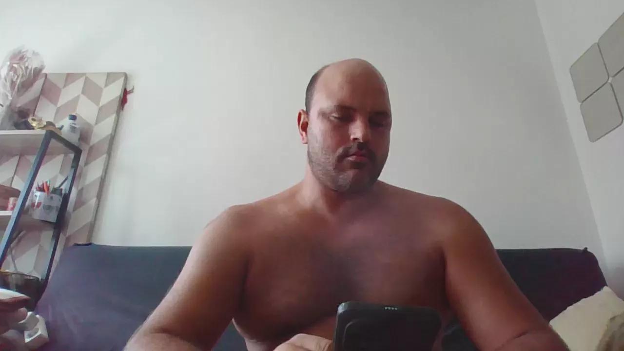 Offline man_20c on Cam4