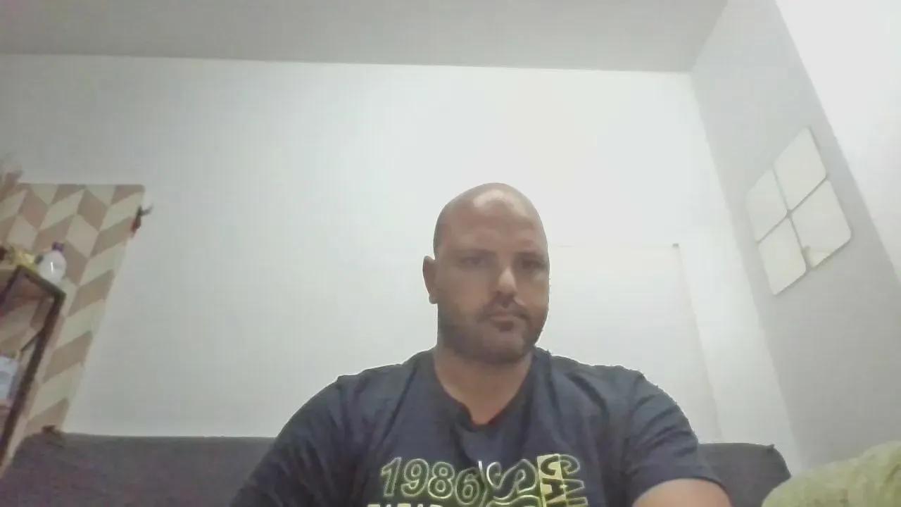 Offline man_20c on Cam4