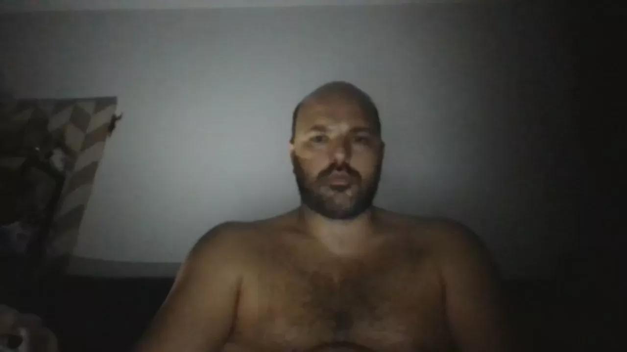 Offline man_20c on Cam4