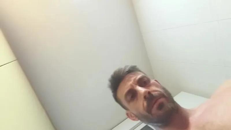 Offline mascfitandfist1 on Cam4