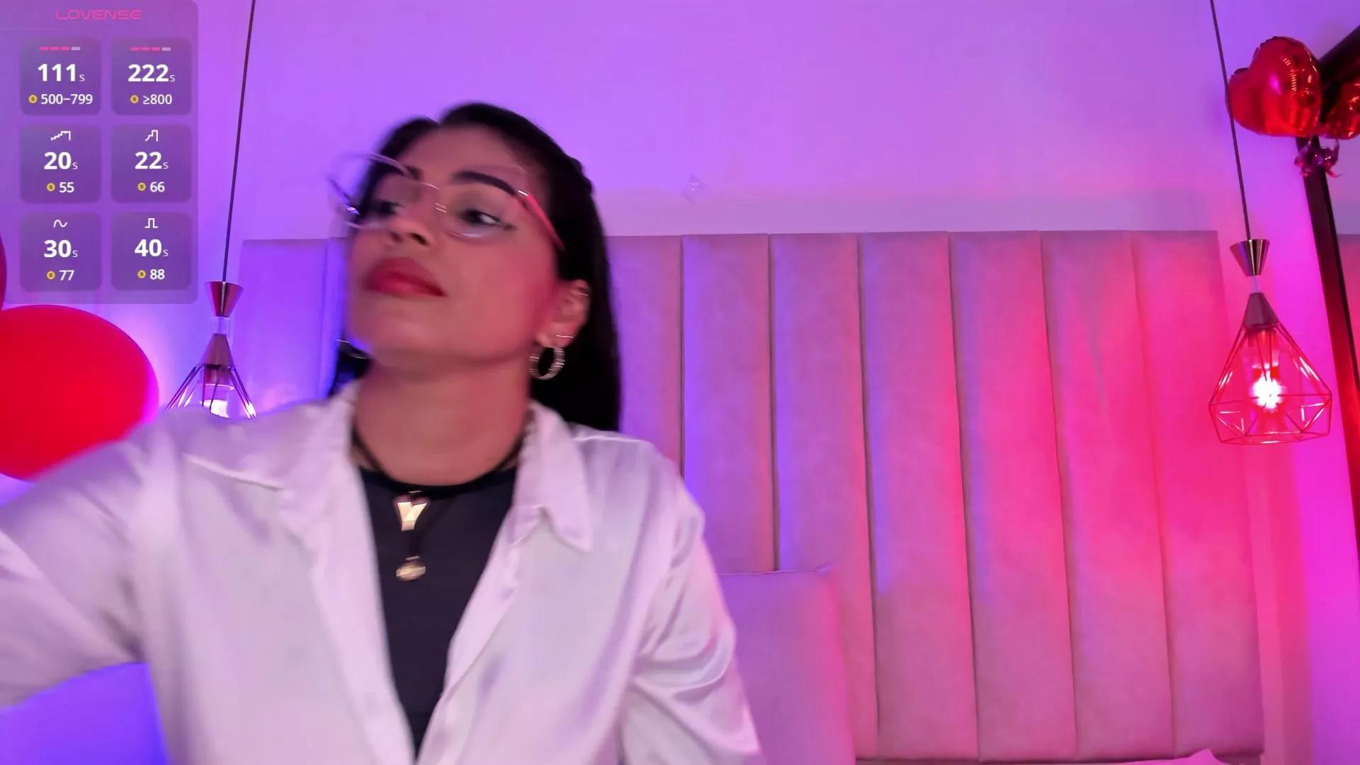 Offline MayaRouse on Cam4