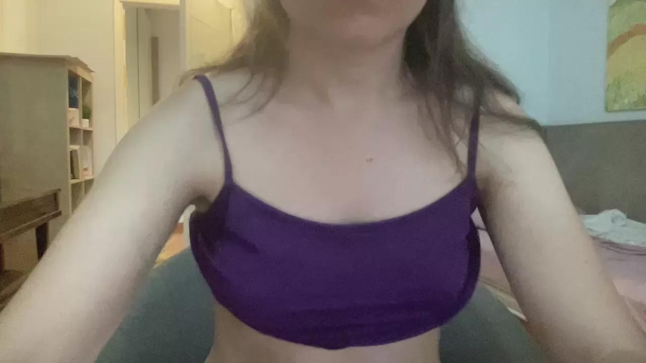 Offline monella2004 on Cam4