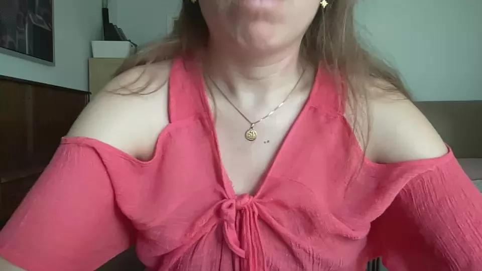 Offline monella2004 on Cam4