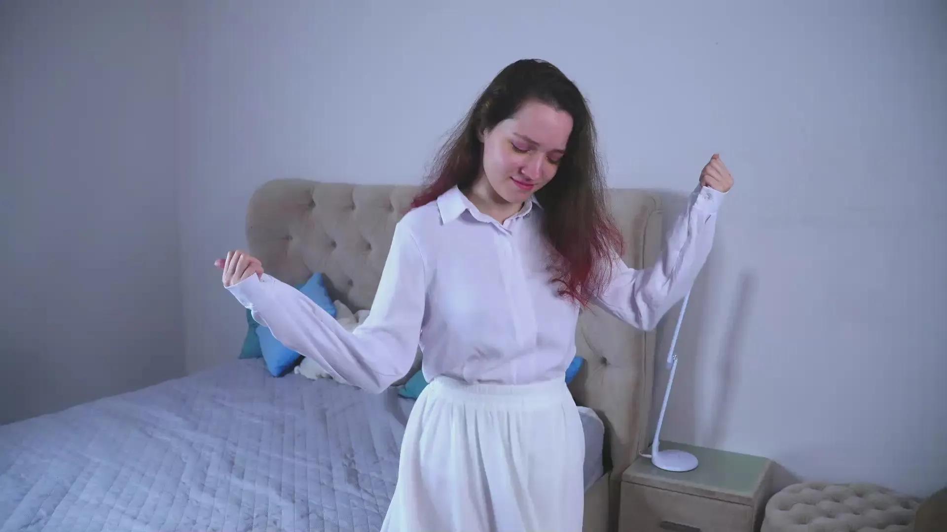 Offline MonserrateMax on Cam4