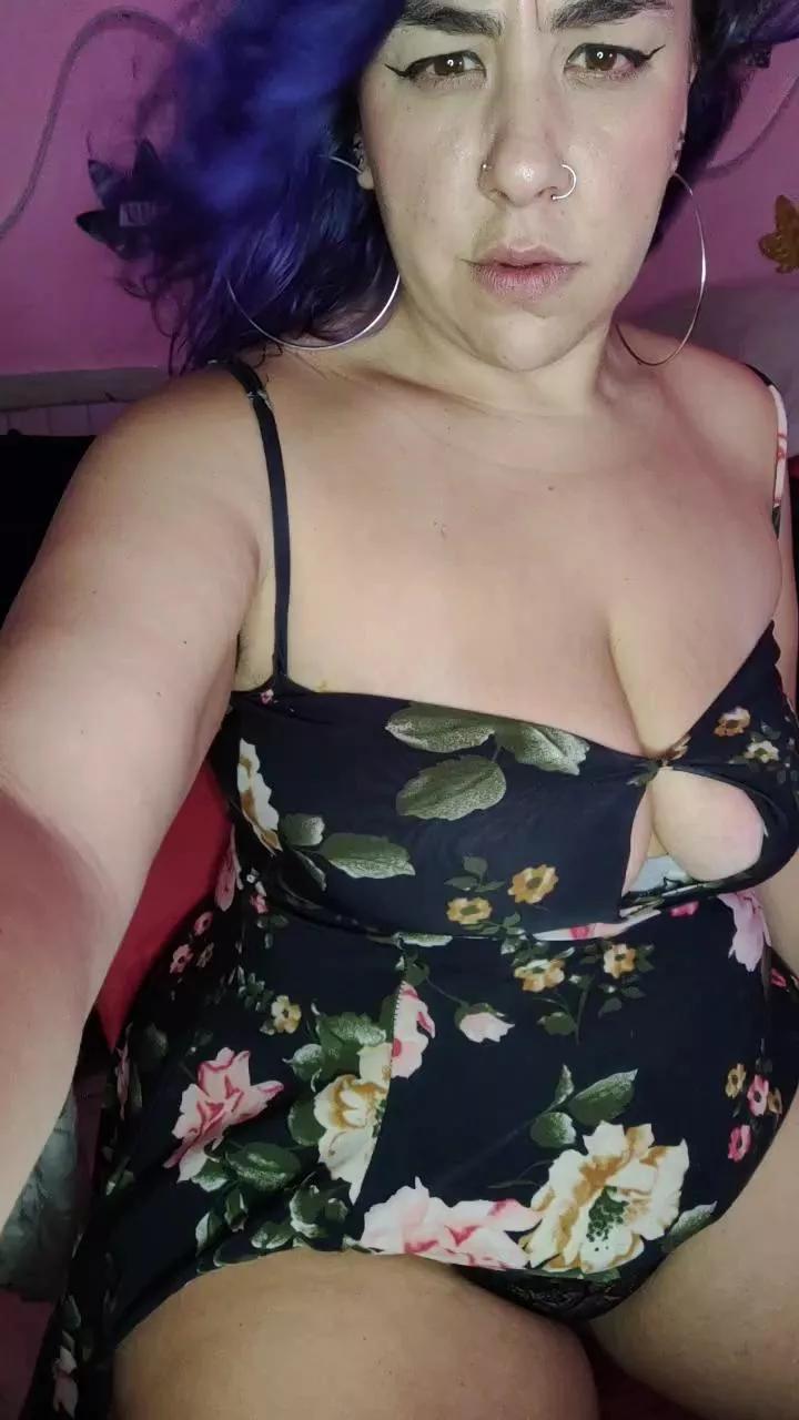 Offline MrsVenus on Cam4