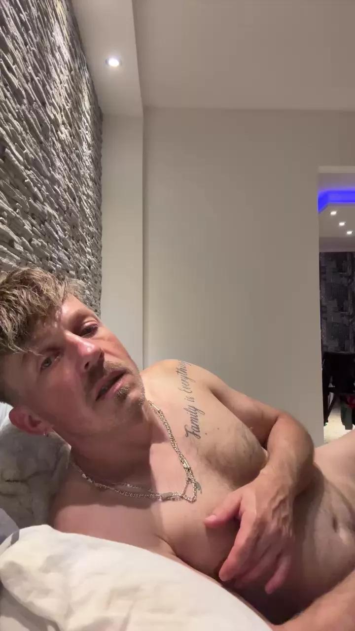 Offline Mysticboy on Cam4