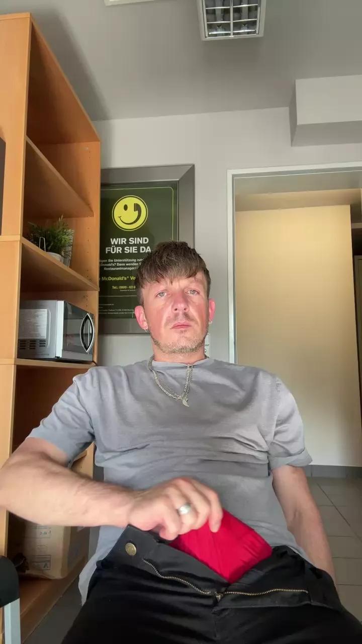 Offline Mysticboy on Cam4