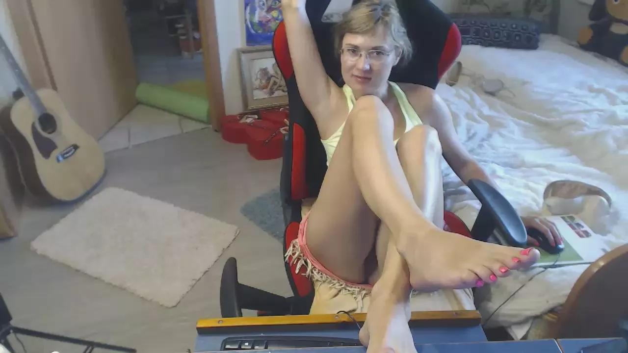 Offline MystikLoly on Cam4