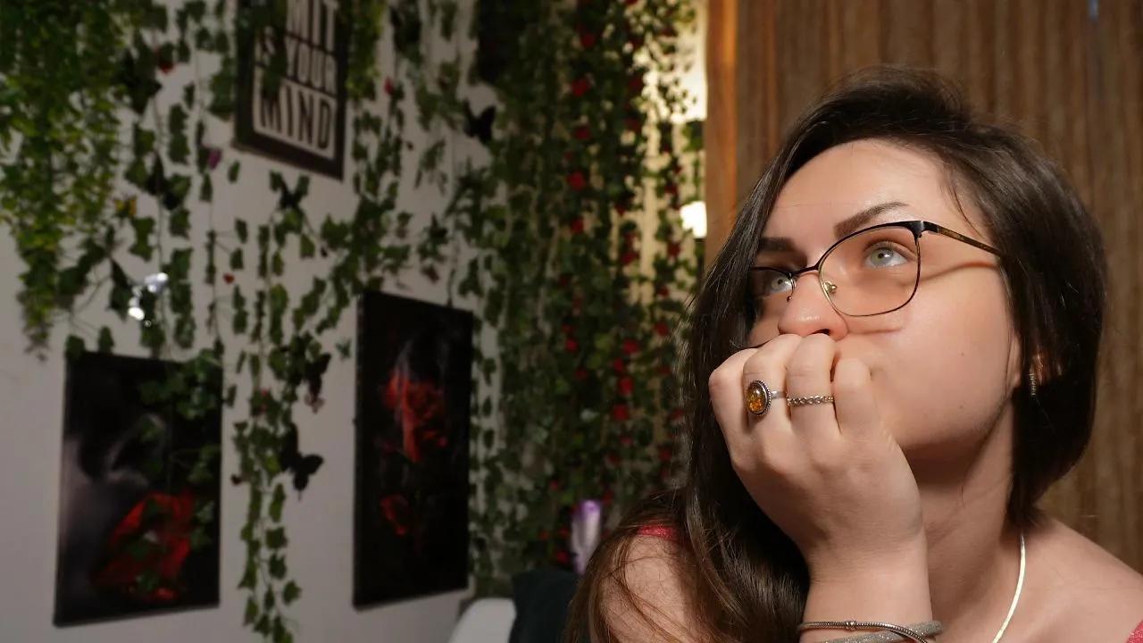 Offline NaughtYHomemadE on Cam4