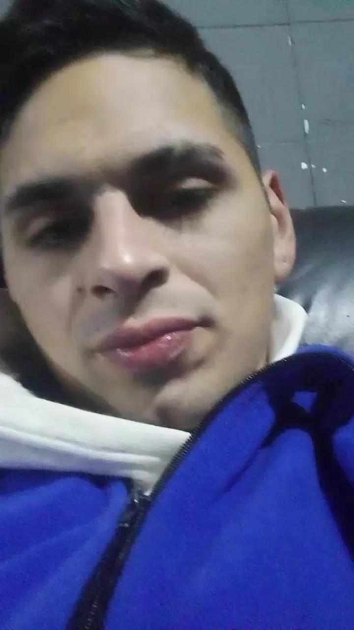 Offline nico202490gcom2 on Cam4