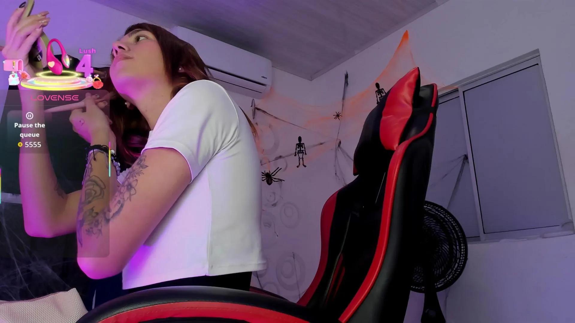 Offline Nicol_TransGirl on Cam4