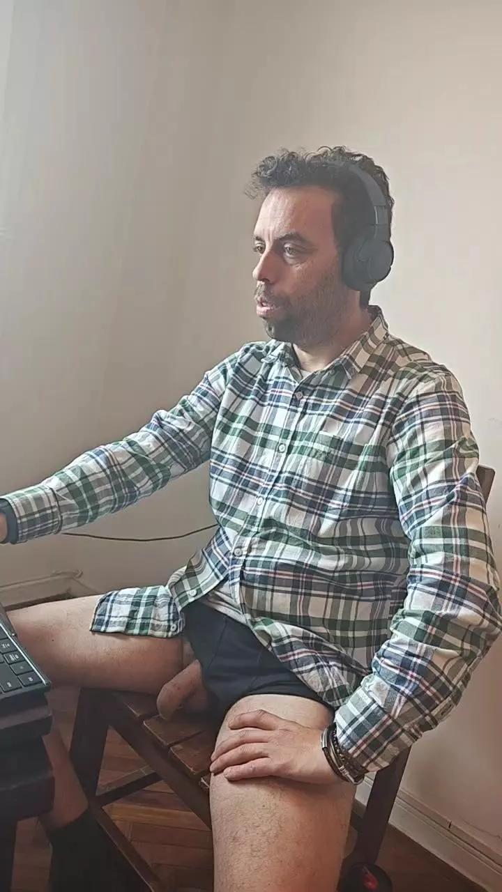 Offline nudist_peter on Cam4