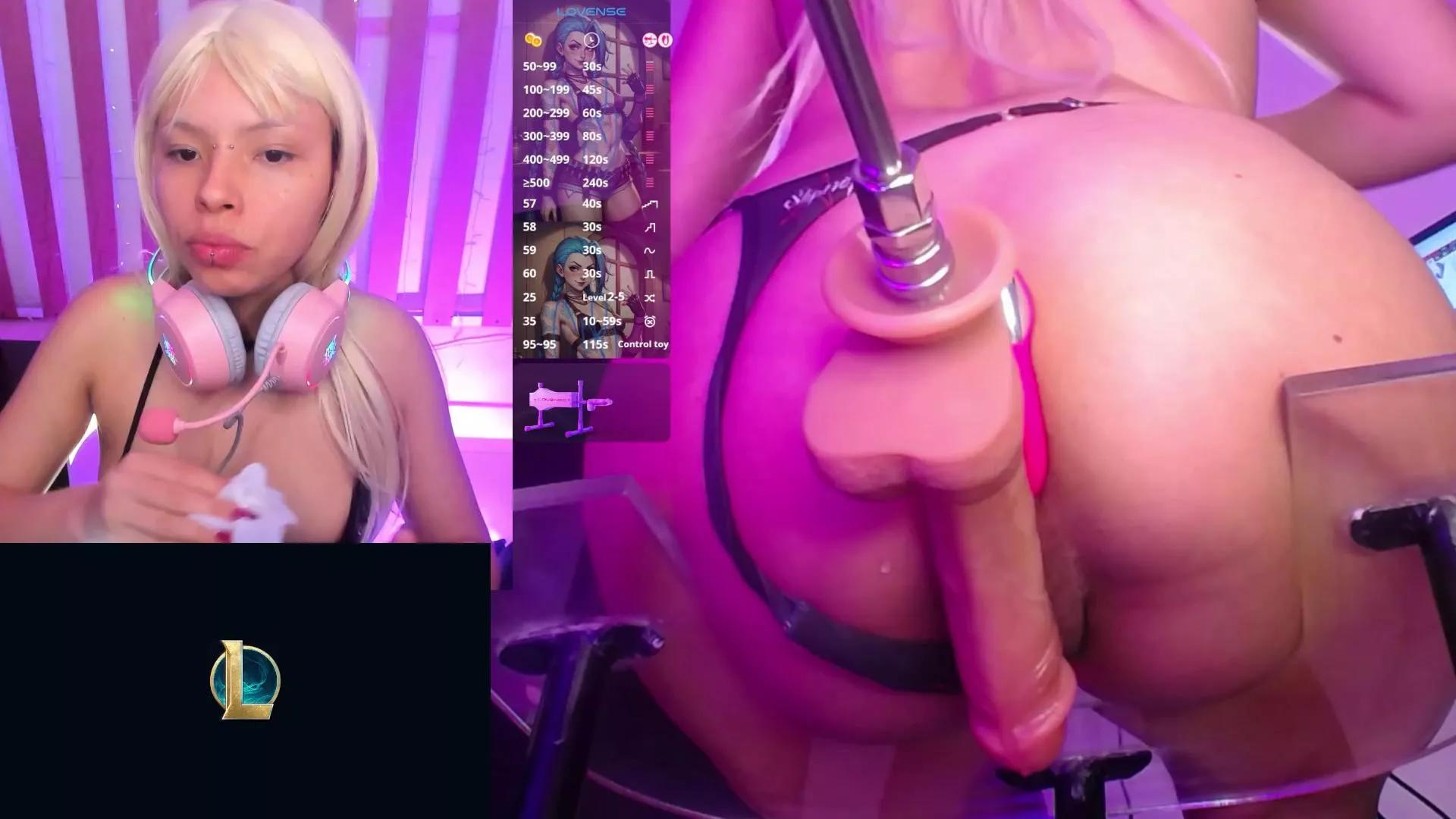 Freechat Nyveth on Cam4