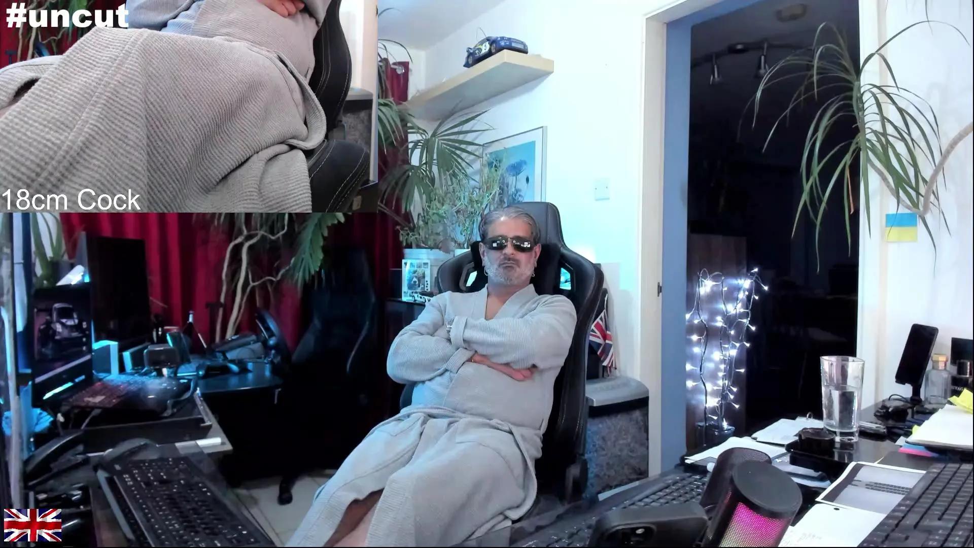 Freechat OnlineBossUK on Cam4