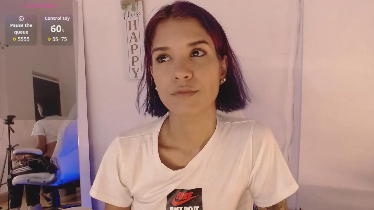 Freechat orianaasaenz on Cam4