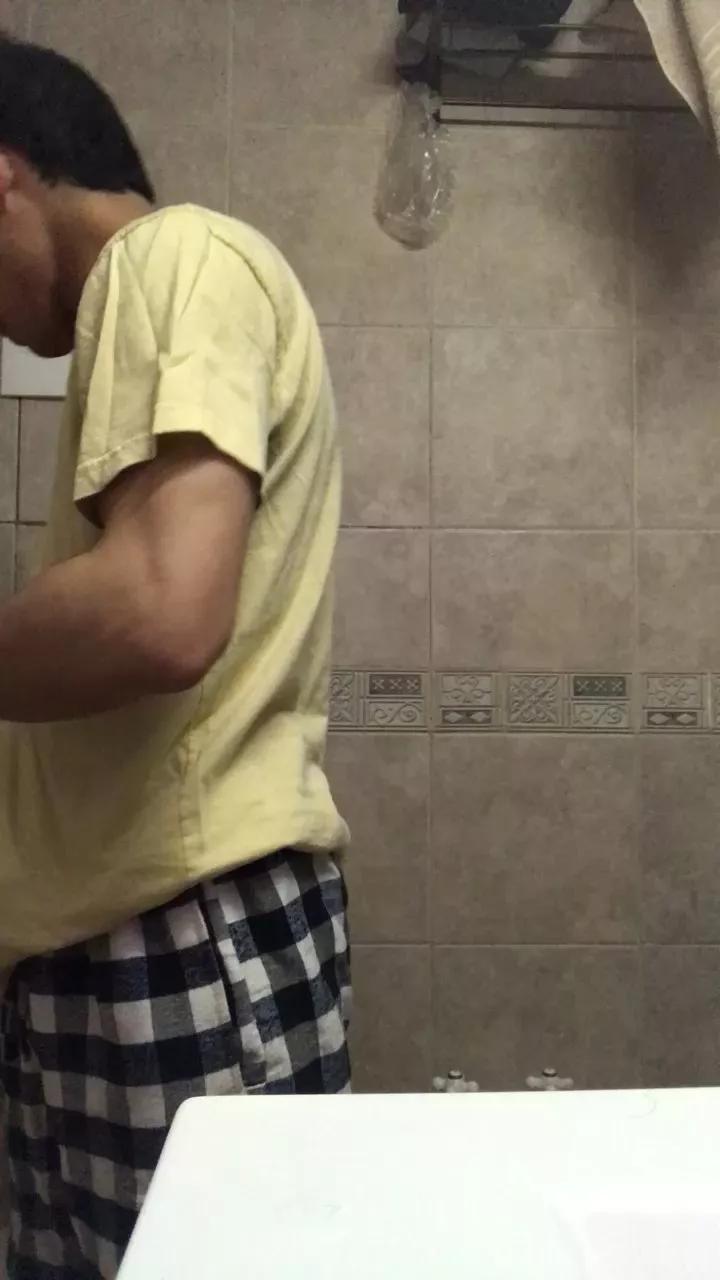 Offline pequeboy_hot on Cam4