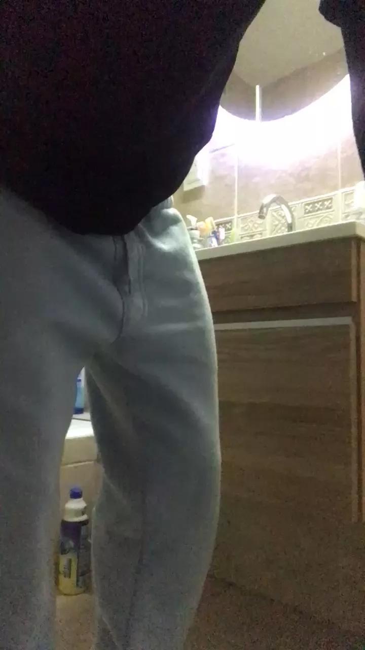 Offline pequeboy_hot on Cam4