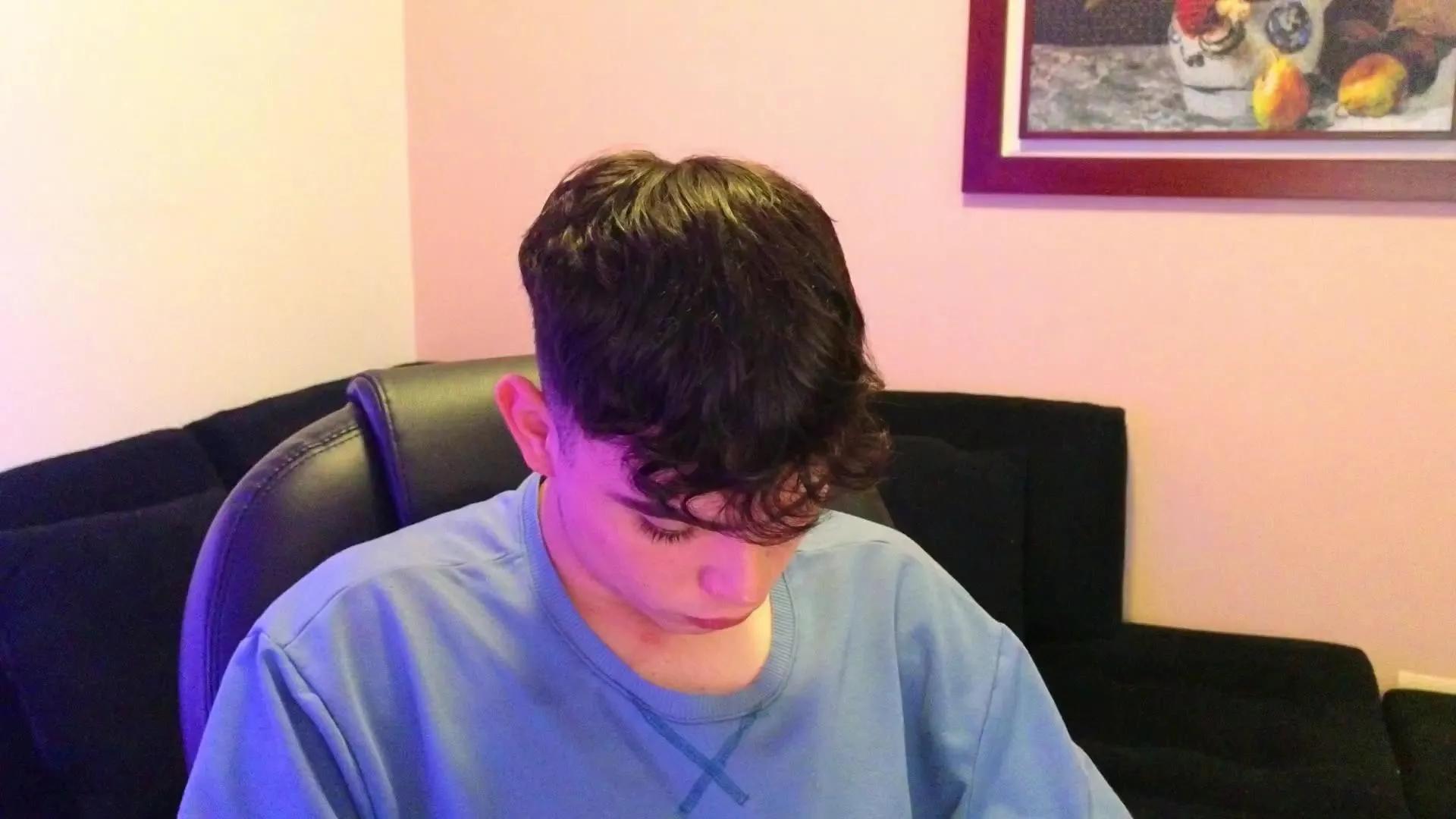 Offline petitegigant on Cam4