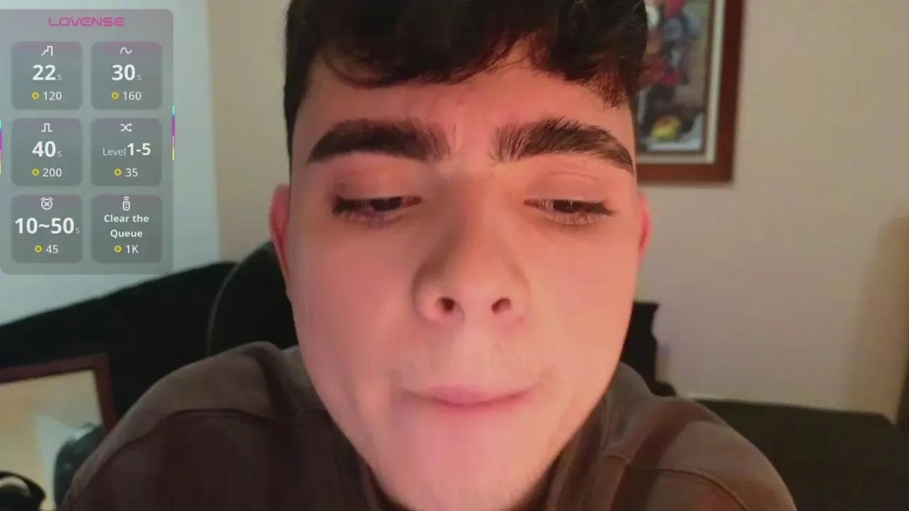 Offline petitegigant on Cam4