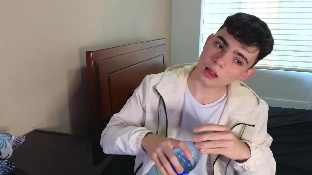 Offline petitegigant on Cam4