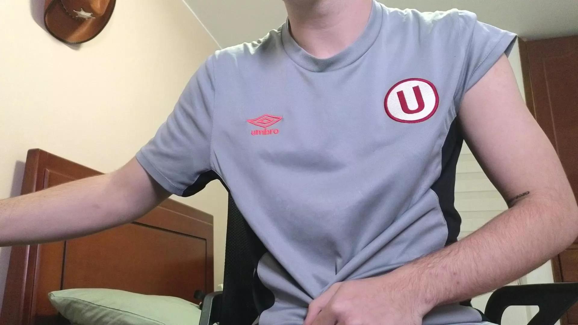 Offline petitegigant on Cam4