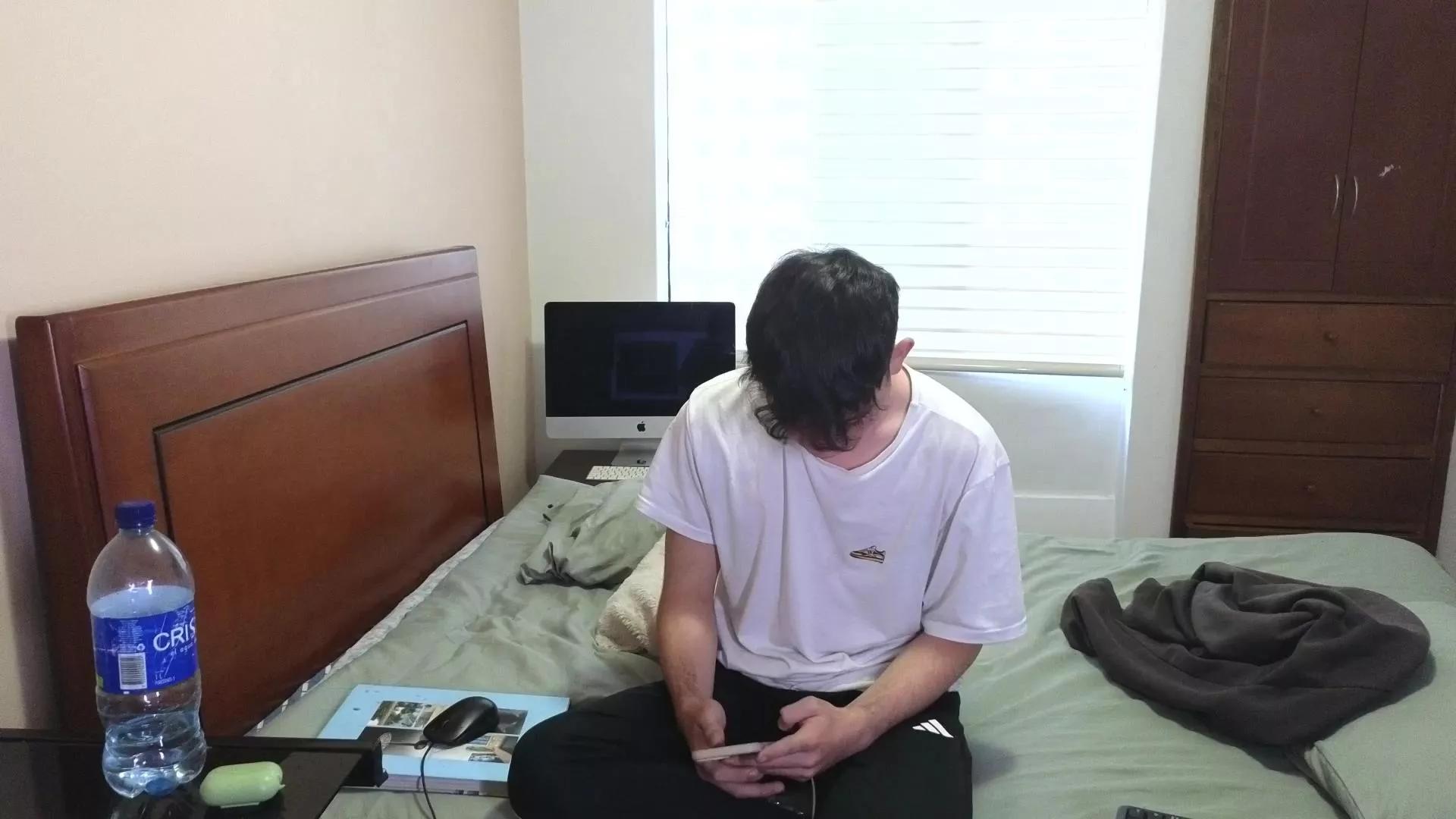 Offline petitegigant on Cam4