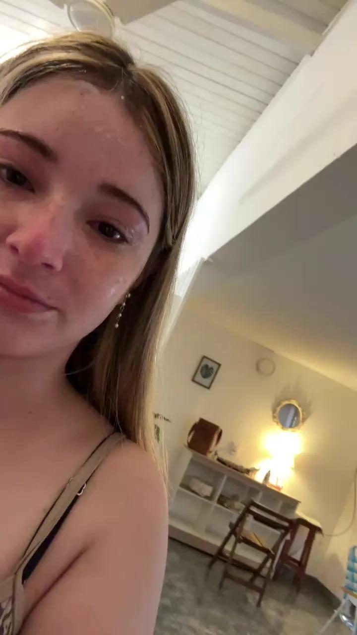 Offline Pilita22 on Cam4