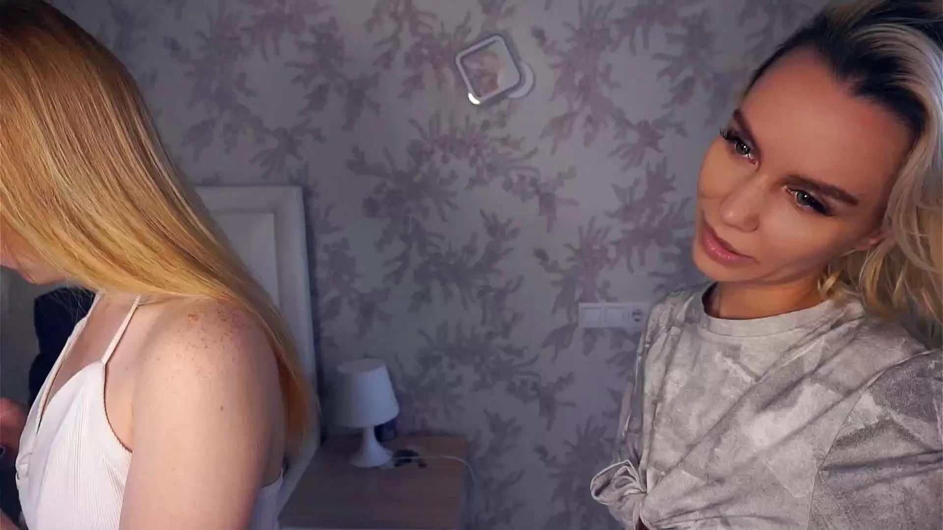 Offline PollyBorer on Cam4