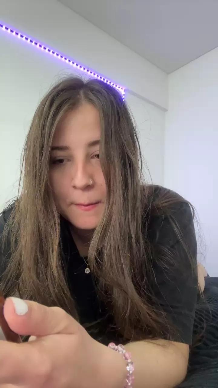 Offline Pradaxxx2 on Cam4