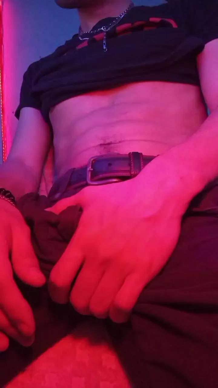 Offline RealChicoBoy on Cam4