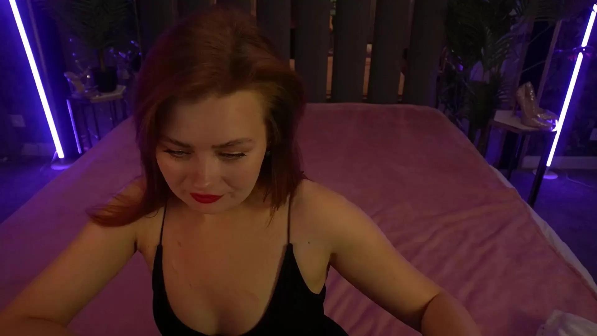 Freechat RedDolll on Cam4