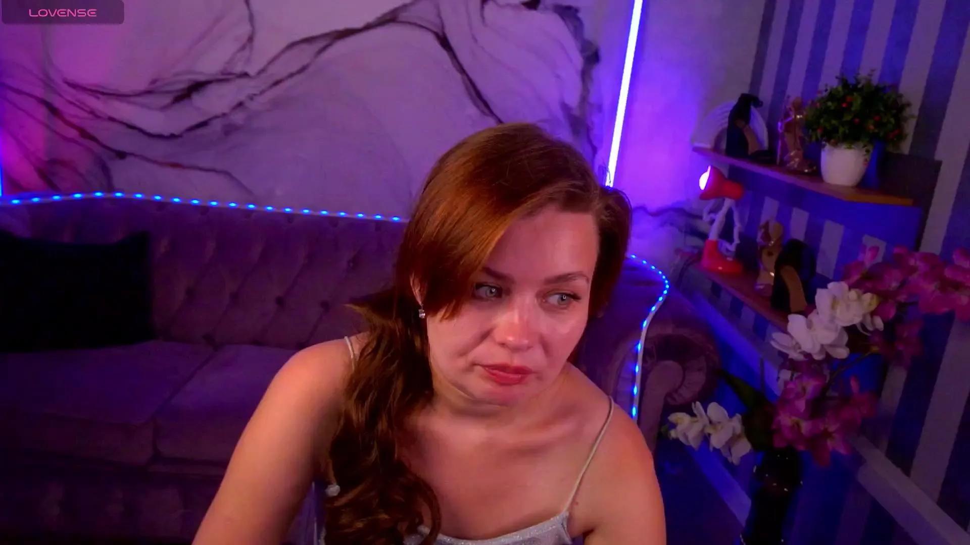 Freechat RedDolll on Cam4