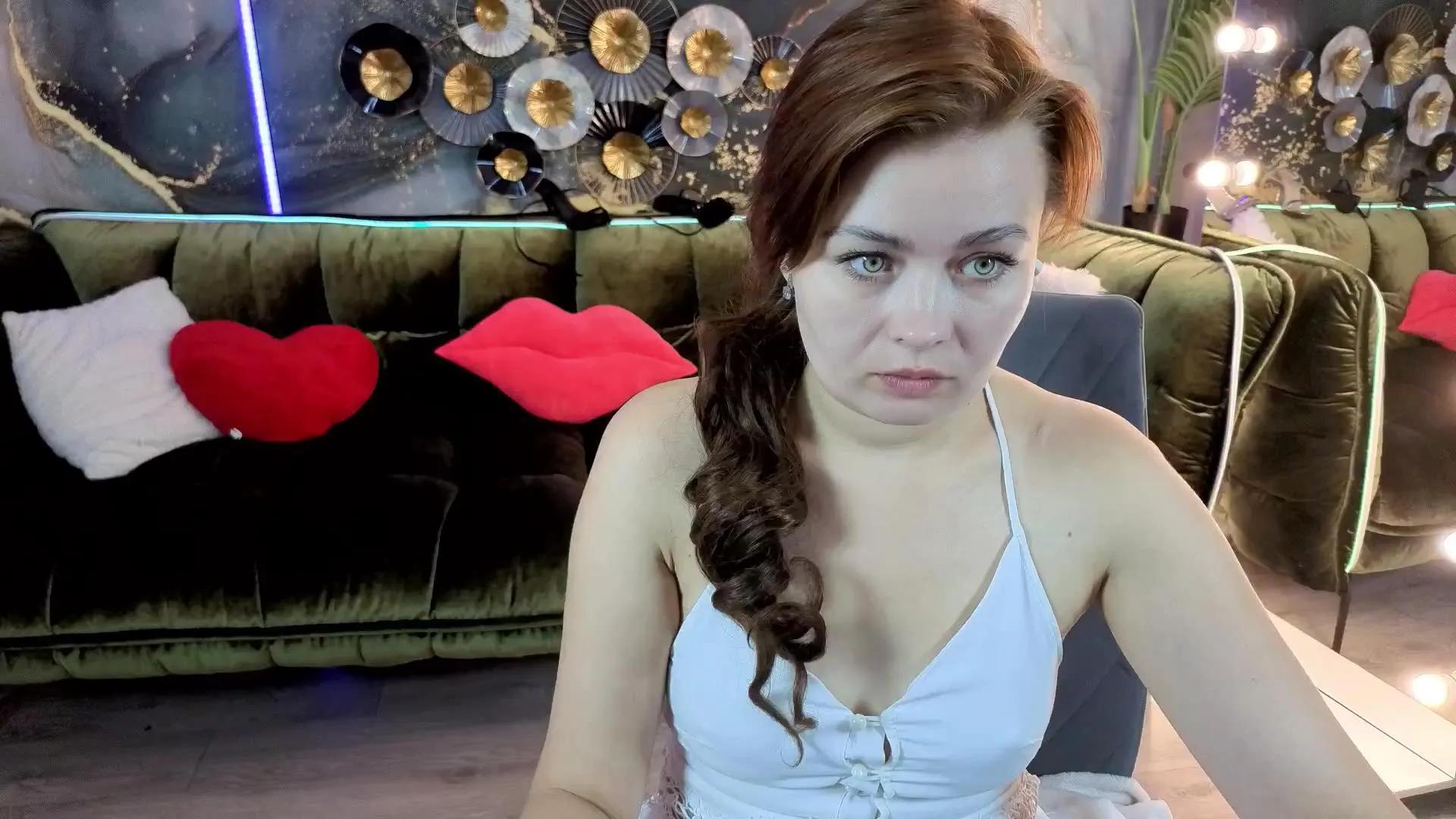 Freechat RedDolll on Cam4