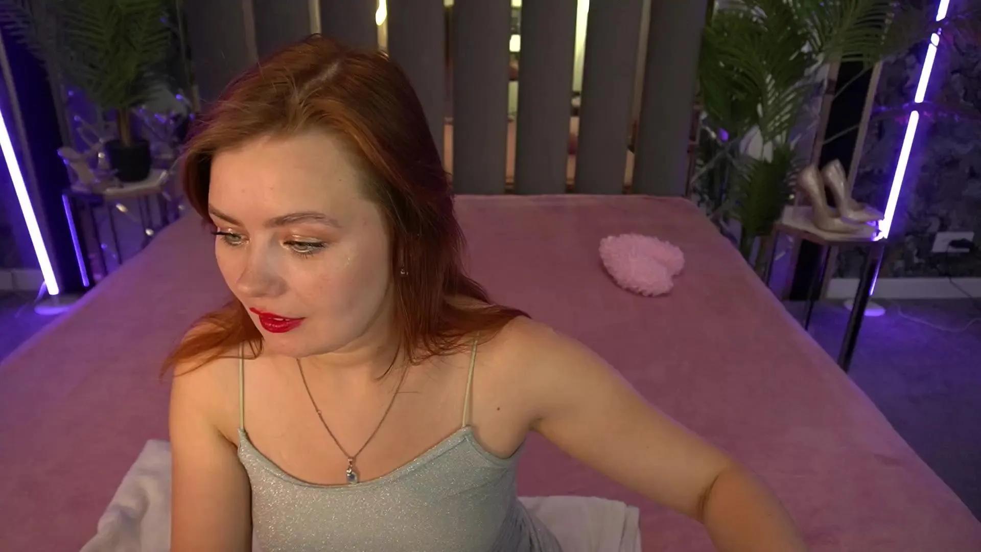 Freechat RedDolll on Cam4