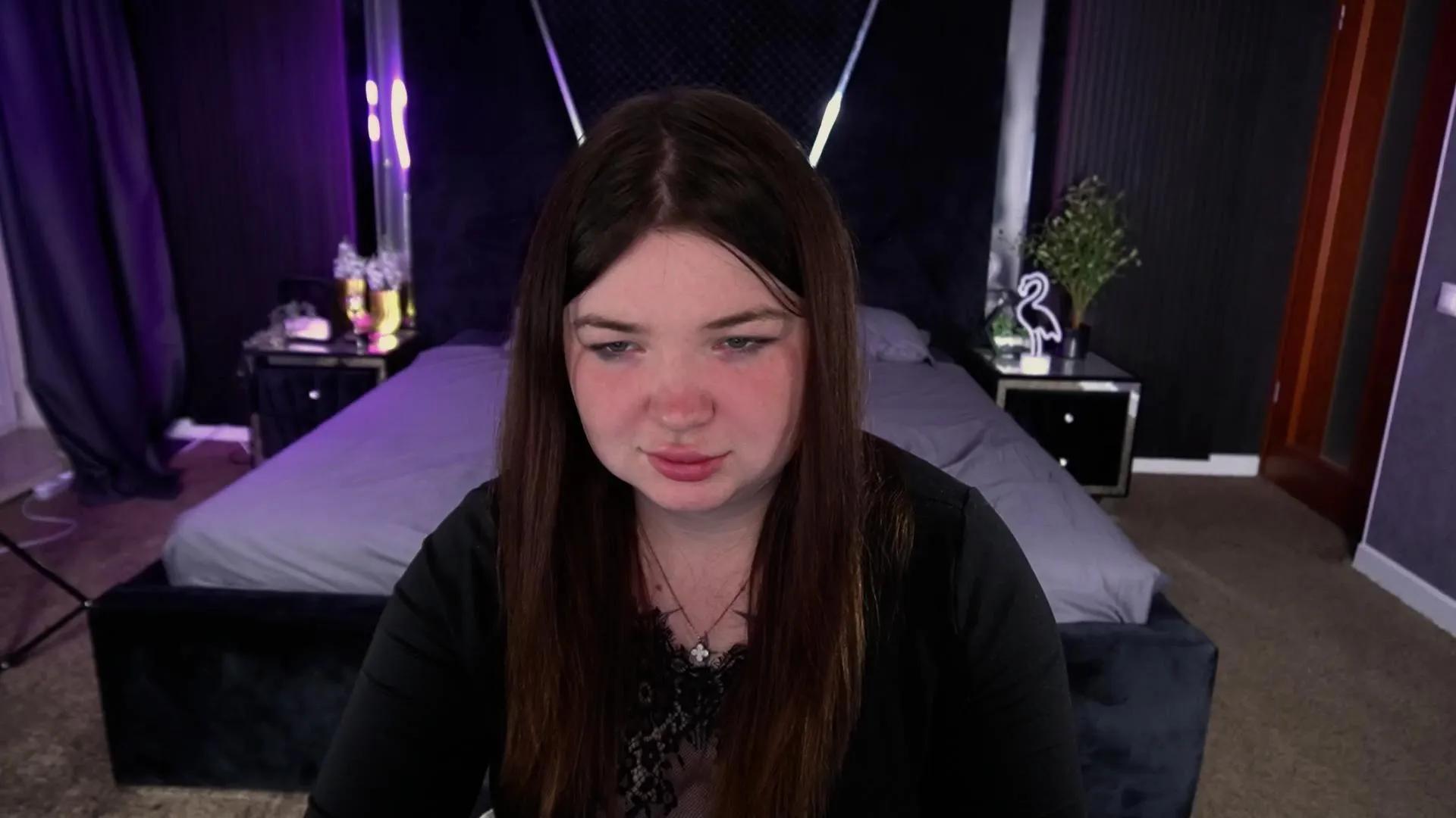 Offline RoseMonroee on Cam4