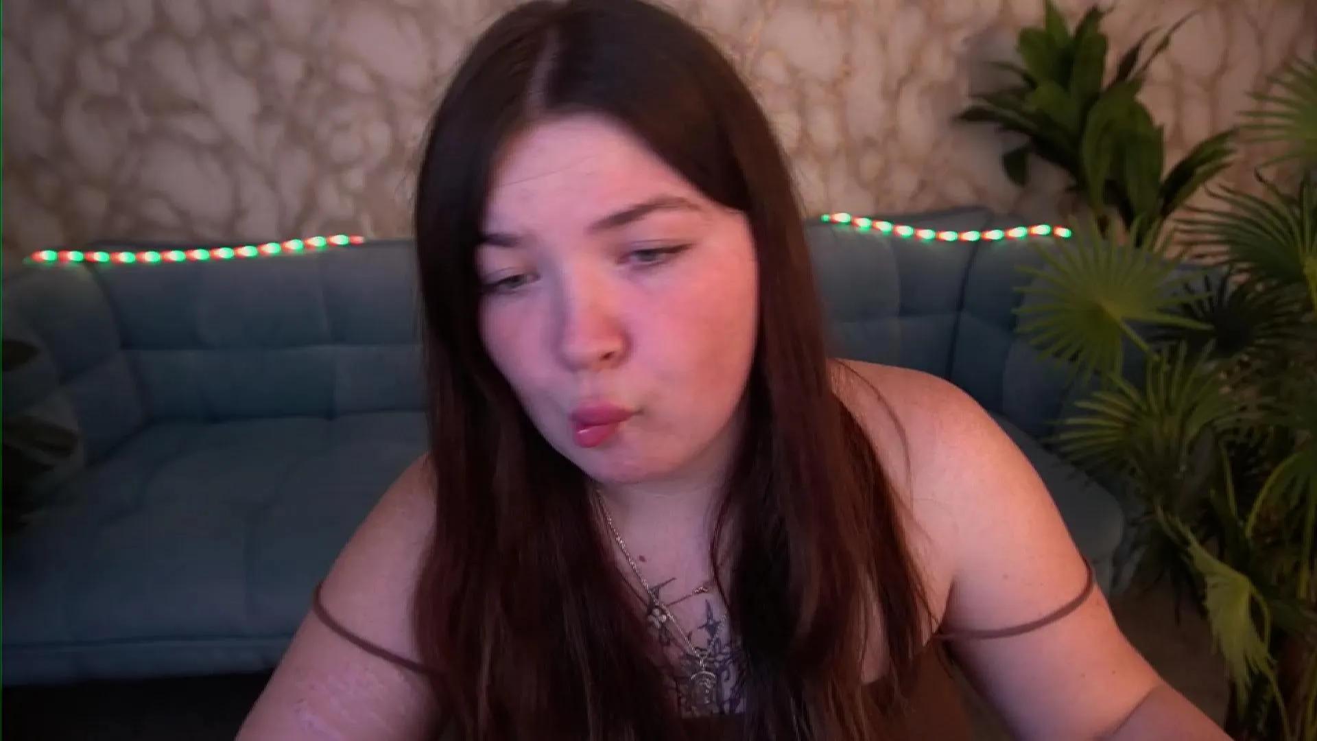 Offline RoseMonroee on Cam4