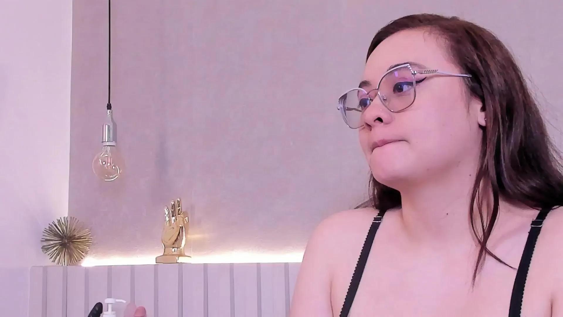 Offline saraandelliee on Cam4