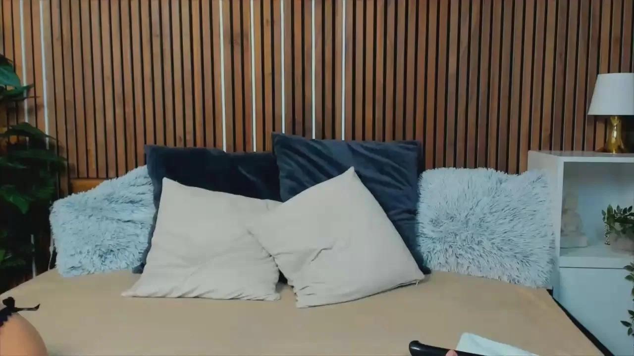 Offline SashaSkyX on Cam4