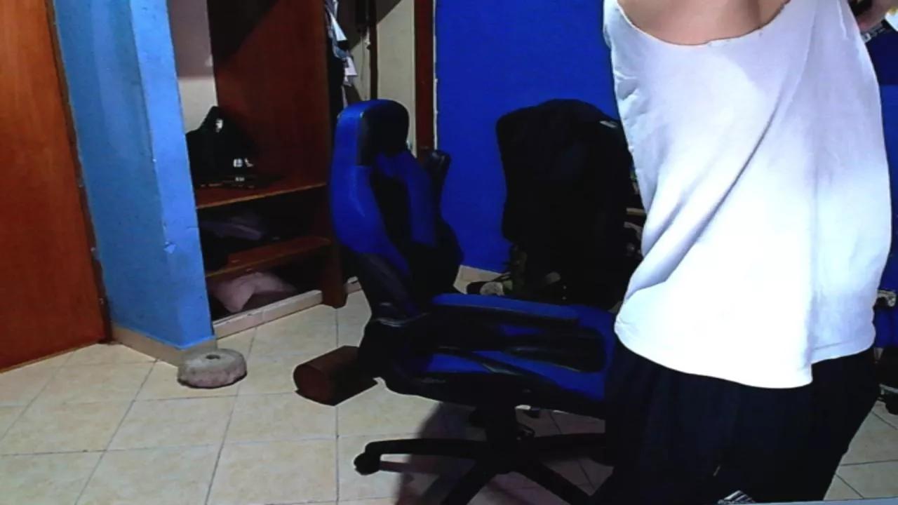 Offline Sauceboy33 on Cam4