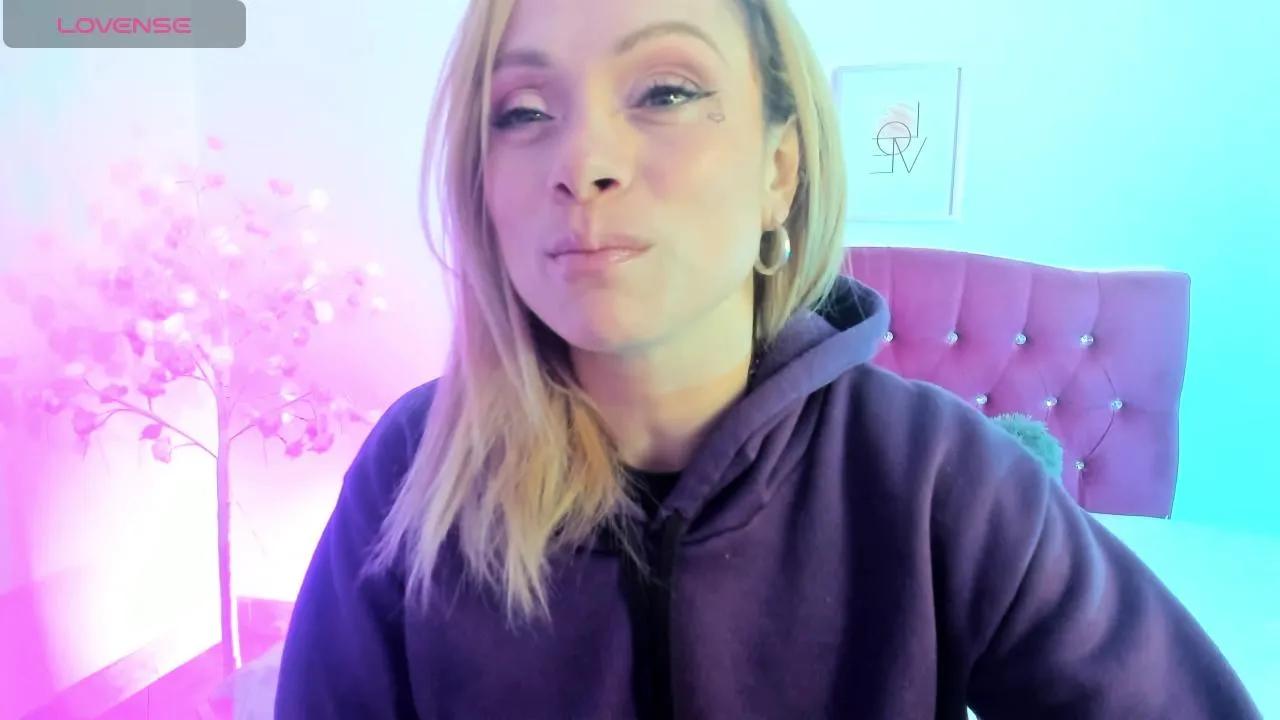 Offline scarlett_blake1 on Cam4