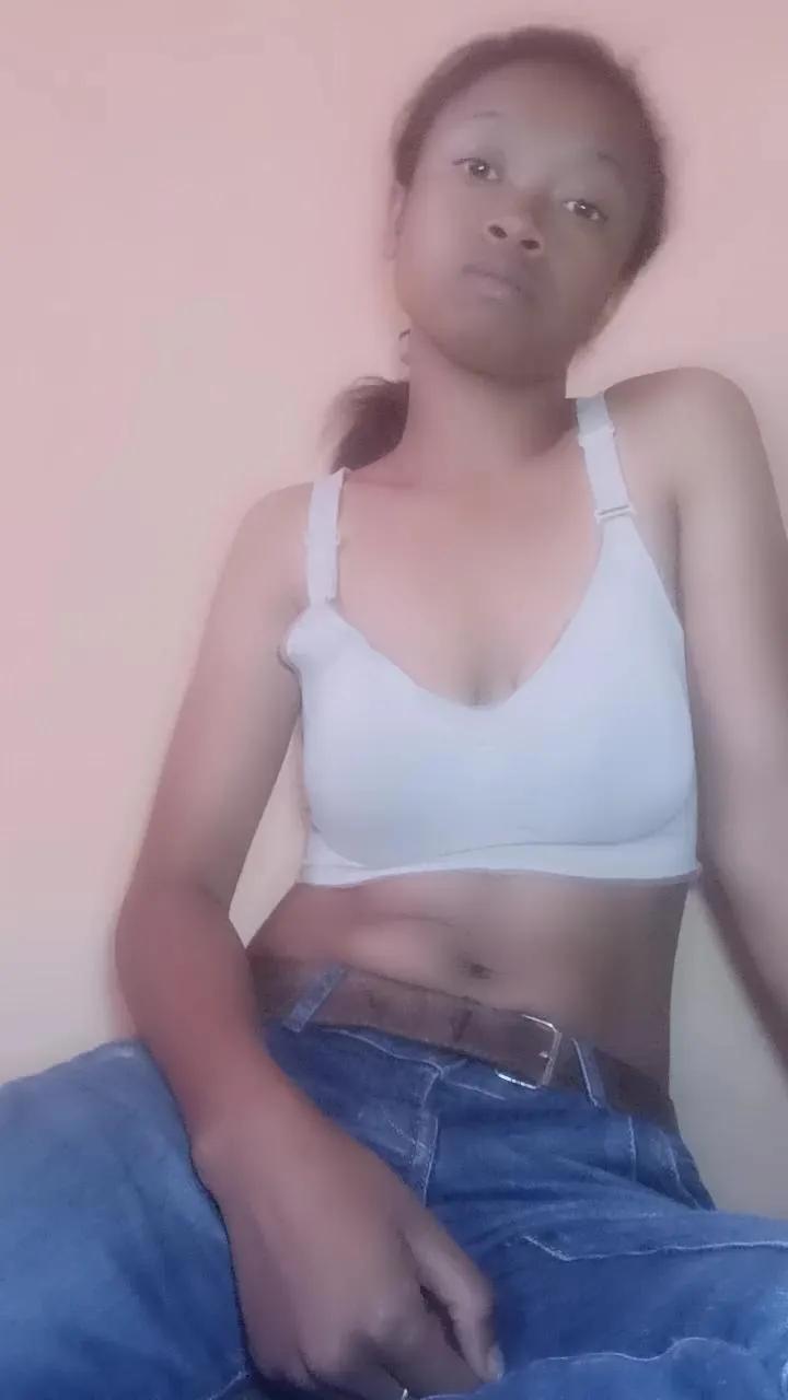 Offline Sediah05 on Cam4