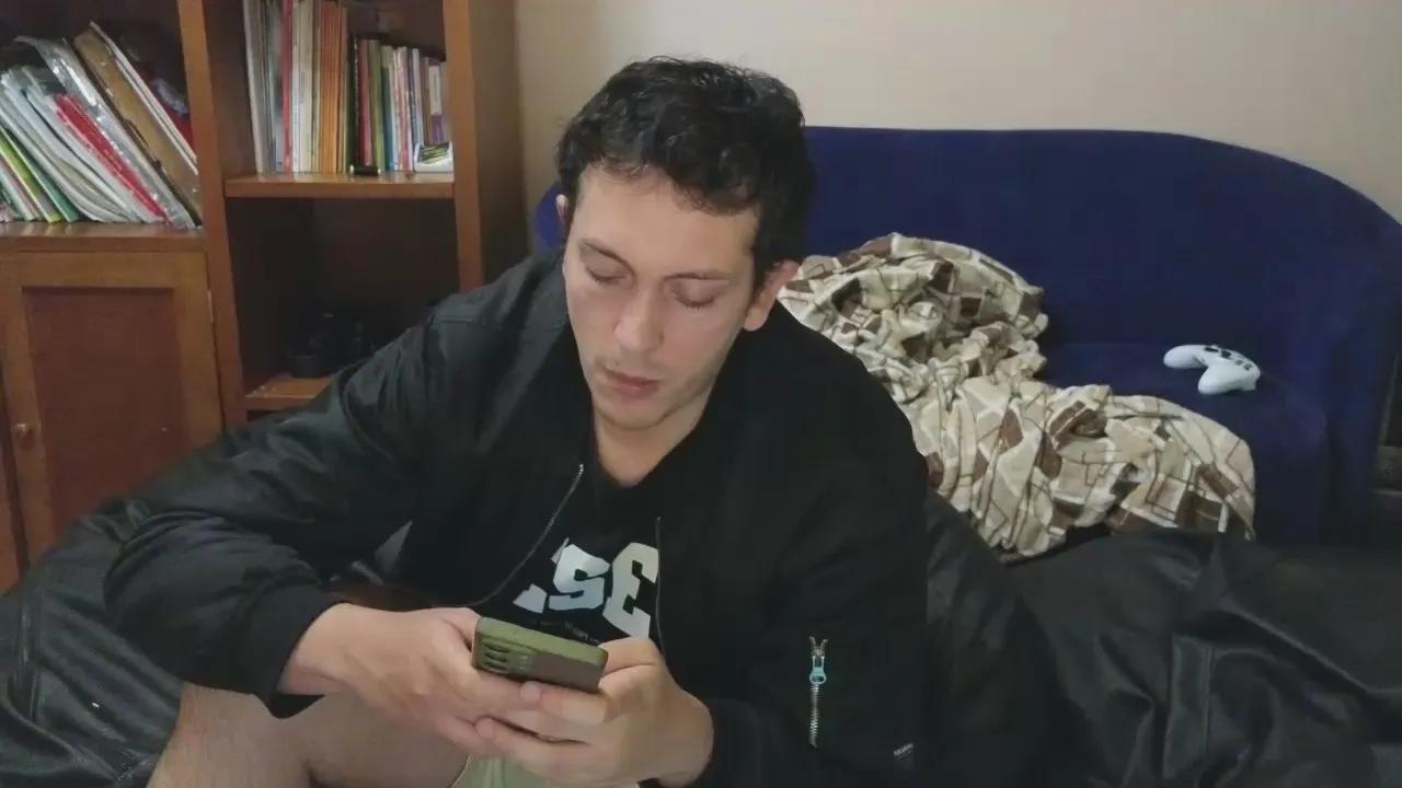 Offline Serguioguecha33 on Cam4